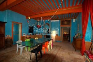 Historique château du 16ème siècle d'environ 750 m² - A 8 km de Bordeaux centre