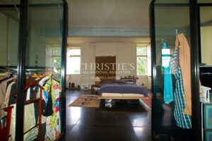 Historique château du 16ème siècle d'environ 750 m² - A 8 km de Bordeaux centre