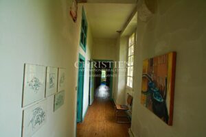 Historique château du 16ème siècle d'environ 750 m² - A 8 km de Bordeaux centre