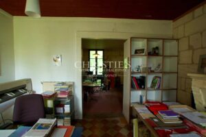 Historique château du 16ème siècle d'environ 750 m² - A 8 km de Bordeaux centre