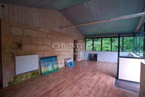 Historique château du 16ème siècle d'environ 750 m² - A 8 km de Bordeaux centre