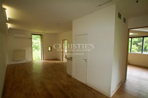 Historique château du 16ème siècle d'environ 750 m² - A 8 km de Bordeaux centre