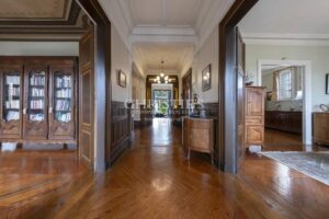 royan la tremblade propriété maison maître jardin piscine calme lumineuse garage gîte hôtes mer plage gare aéroport commerces vente immobilier maxwell-baynes christie's