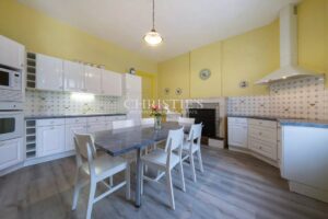 royan la tremblade propriété maison maître jardin piscine calme lumineuse garage gîte hôtes mer plage gare aéroport commerces vente immobilier maxwell-baynes christie's