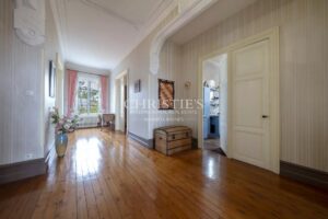 royan la tremblade propriété maison maître jardin piscine calme lumineuse garage gîte hôtes mer plage gare aéroport commerces vente immobilier maxwell-baynes christie's