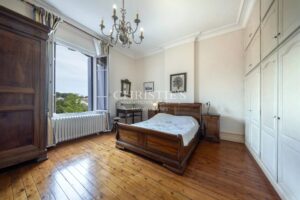 royan la tremblade propriété maison maître jardin piscine calme lumineuse garage gîte hôtes mer plage gare aéroport commerces vente immobilier maxwell-baynes christie's