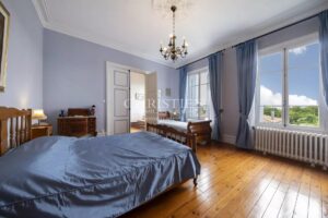 royan la tremblade propriété maison maître jardin piscine calme lumineuse garage gîte hôtes mer plage gare aéroport commerces vente immobilier maxwell-baynes christie's