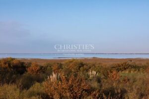 Gujan Mestras: House on the front line / sea front