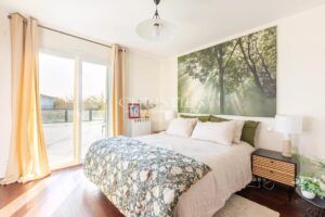 Gujan Mestras: House on the front line / sea front