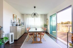 Gujan Mestras: House on the front line / sea front