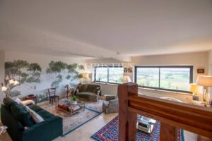 Exquise propriété en pierre avec un pigeonnier pittoresque, une piscine et des vues à couper le souffle.