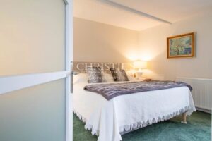 Exquise propriété en pierre avec un pigeonnier pittoresque, une piscine et des vues à couper le souffle.