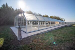 La Maison du Moulin, perchée au sommet d'une colline, offre des vues spectaculaires et panoramiques