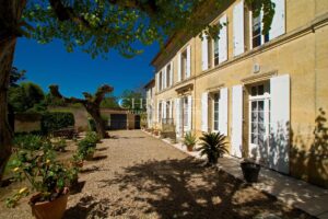 Attractive 10-hectare vineyard estate with 2 houses - AOC Castillon Côtes de Bordeaux