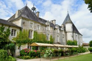 Chateau de Campagne et Domaine extraordinaire près de Brantôme