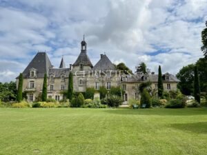 Chateau de Campagne et Domaine extraordinaire près de Brantôme