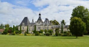 Chateau de Campagne et Domaine extraordinaire près de Brantôme