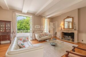 Rive Droite - Maison de Maître récemment rénovée à Cambes