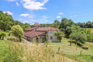 Domaine Rural, alimentés par l'énergie solaire et 100 % d'électricité renouvelable, Lac et 18 hectares de terrain vallonné