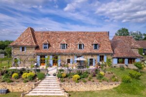 Exquisite Luxury Property with Pool, Tennis Court, and Breathtaking Views