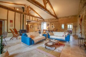 Propriété exquise avec piscine à proximité d'un beau village médiéval