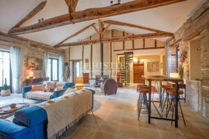 Propriété exquise avec piscine à proximité d'un beau village médiéval