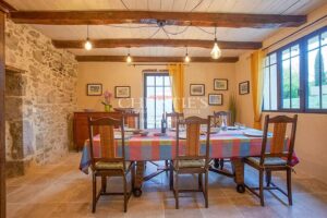 Propriété exquise avec piscine à proximité d'un beau village médiéval