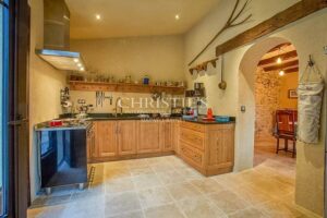 Propriété exquise avec piscine à proximité d'un beau village médiéval