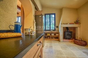 Propriété exquise avec piscine à proximité d'un beau village médiéval