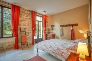 Propriété exquise avec piscine à proximité d'un beau village médiéval