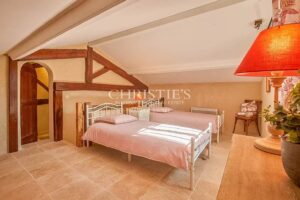 Propriété exquise avec piscine à proximité d'un beau village médiéval