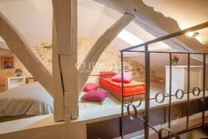 Propriété exquise avec piscine à proximité d'un beau village médiéval