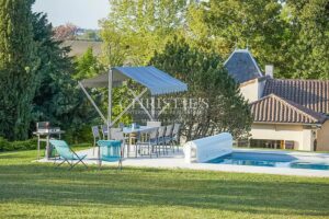 Propriété exquise avec piscine à proximité d'un beau village médiéval