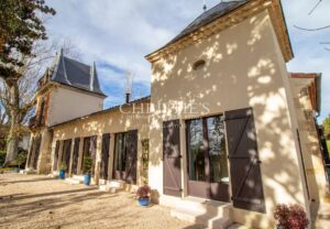 Propriété exquise avec piscine à proximité d'un beau village médiéval