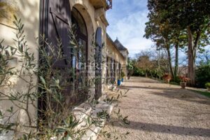 Propriété exquise avec piscine à proximité d'un beau village médiéval