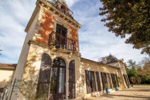 Propriété exquise avec piscine à proximité d'un beau village médiéval