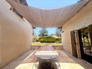 Une Chartreuse historique avec piscine chauffée près d'un village médiéval