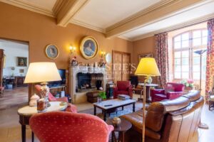 Near Saint-Emilion - Exceptional historic Château surrounded by 112 ha including park with swimming pool and tennis court