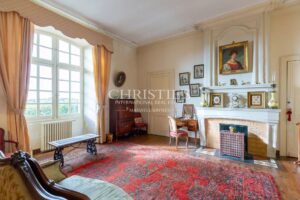 Near Saint-Emilion - Exceptional historic Château surrounded by 112 ha including park with swimming pool and tennis court