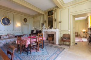 Near Saint-Emilion - Exceptional historic Château surrounded by 112 ha including park with swimming pool and tennis court