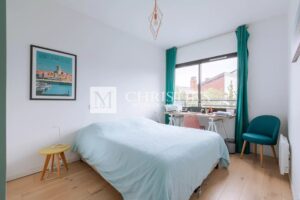 BORDEAUX SAINT-SEURIN - MAISON DE VILLE AVEC GARAGE ET JARDIN