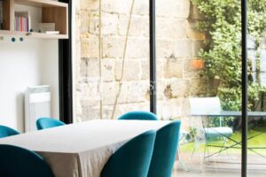 BORDEAUX SAINT-SEURIN - MAISON DE VILLE AVEC GARAGE ET JARDIN