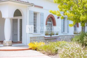 Taussat - Villa néo-basque seconde ligne de la plage