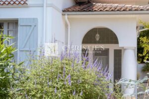 Taussat - Villa néo-basque seconde ligne de la plage