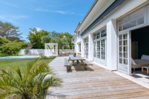 Taussat - Villa néo-basque seconde ligne de la plage