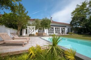 Taussat - Villa néo-basque seconde ligne de la plage