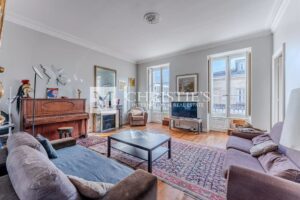 Bordeaux center: Duplex apartment / elevator / 4 bedrooms
