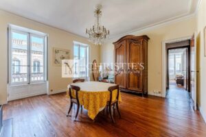 Bordeaux center: Duplex apartment / elevator / 4 bedrooms