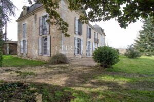 Noble Domaine Aristocratique avec Cottage de Gardien et Granges, niché au sein d'un parc exquis