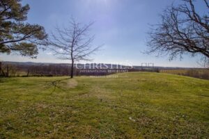 Noble MANSARD MAISON avec maison d'amie, granges et écuries, niché dans une campagne exquise